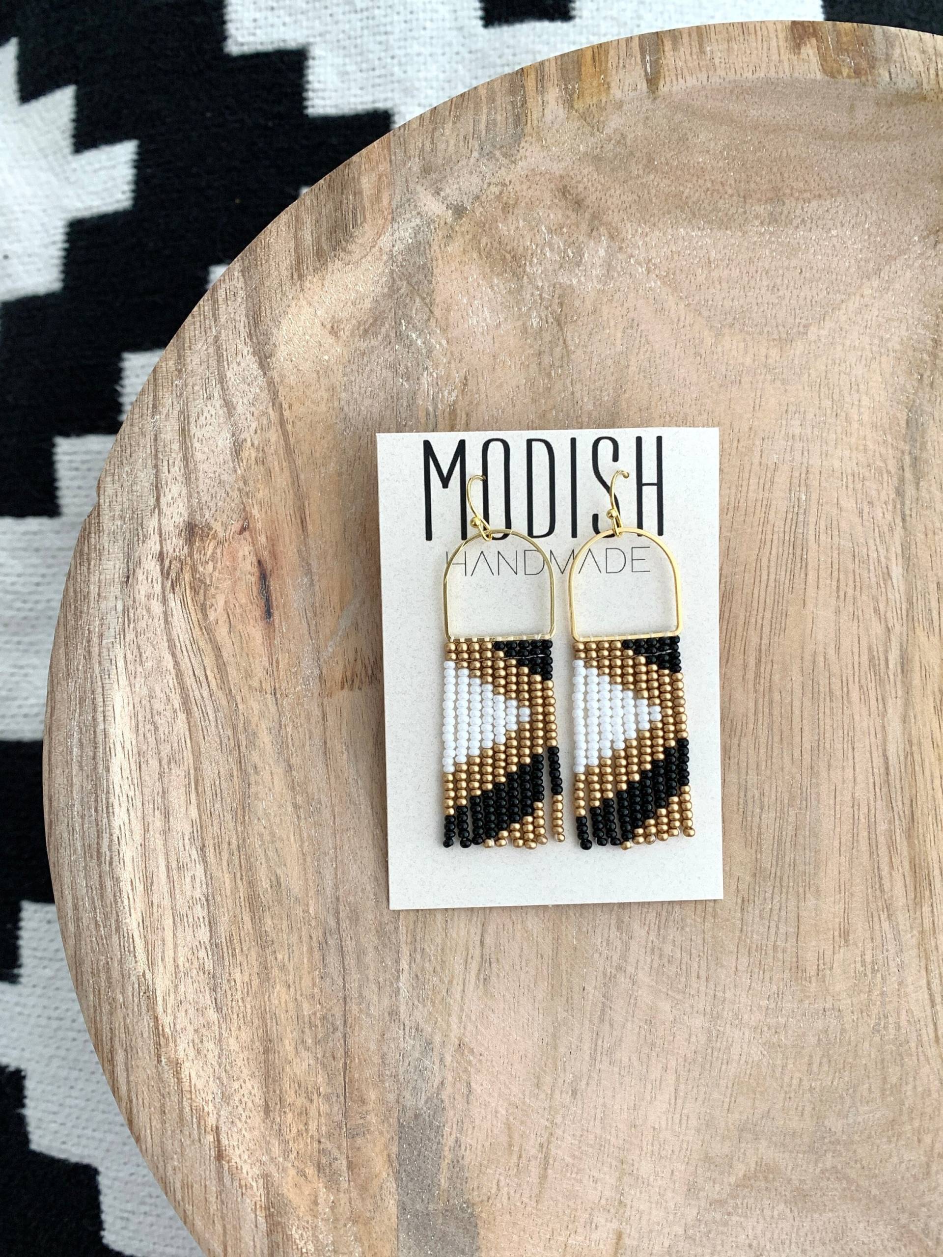 Handgemachte Rocailles Perlen Ohrringe By Modish/Boho & Modern Schwarz, Weiß, Gold Handgemachte Rocailles Perlen Ohrringe By Modish/Boho & Modern Schwarz, Weiß, Gold von ModishJS