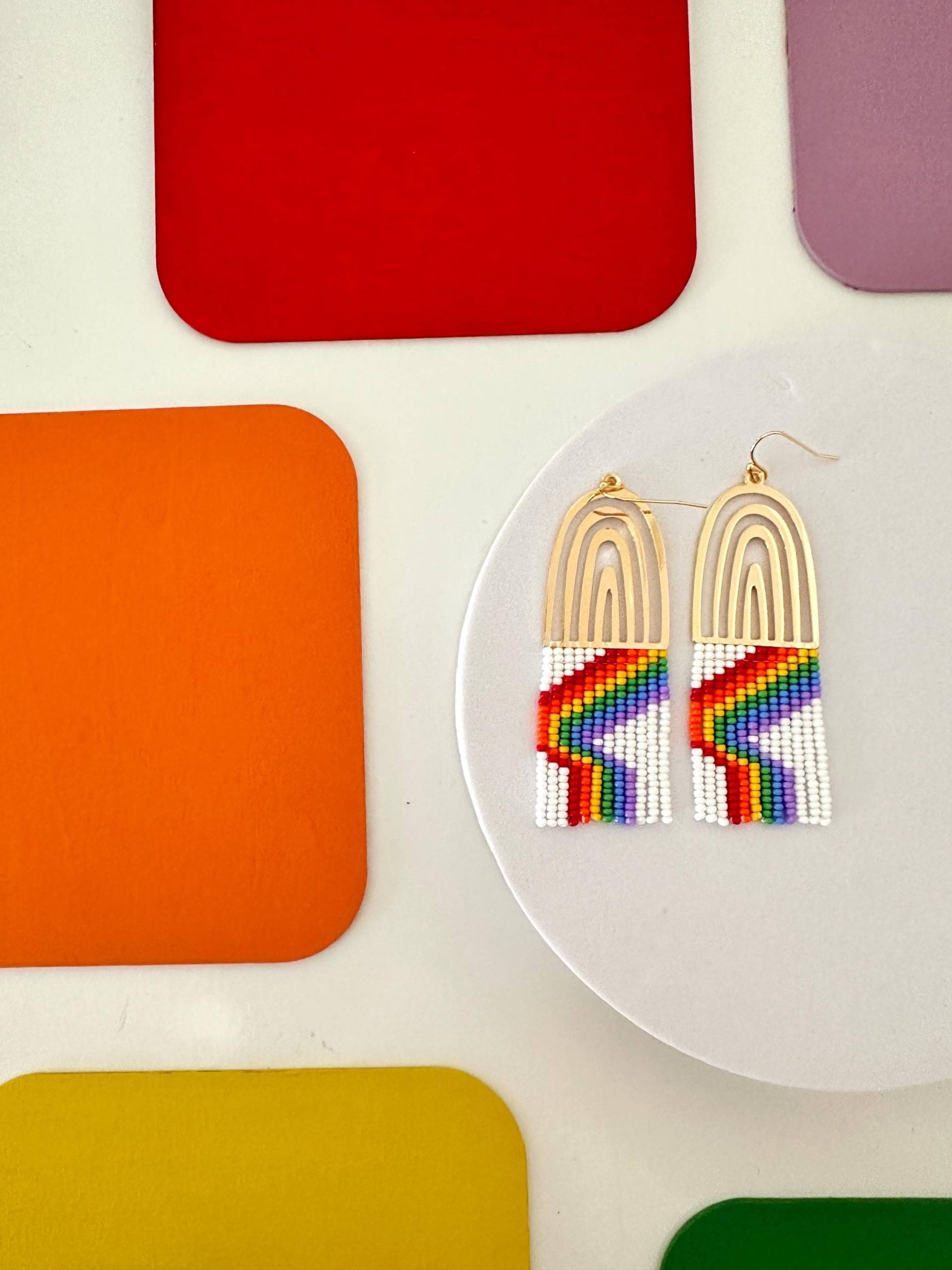 Handgemachte Rocailles Perlen Ohrringe Von Modish/Regenbogen Bunt Handgemachte Rocailles Perlen Ohrringe Von Modish/Regenbogen Bunt von ModishJS