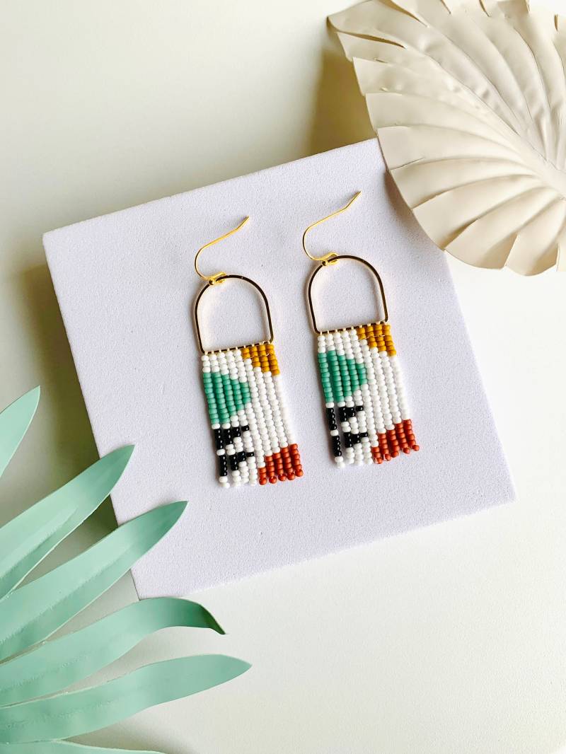 Handgemachte Rocailles Perlen Ohrringe Von Modish/Ungegenständliche Formen Fun von ModishJS