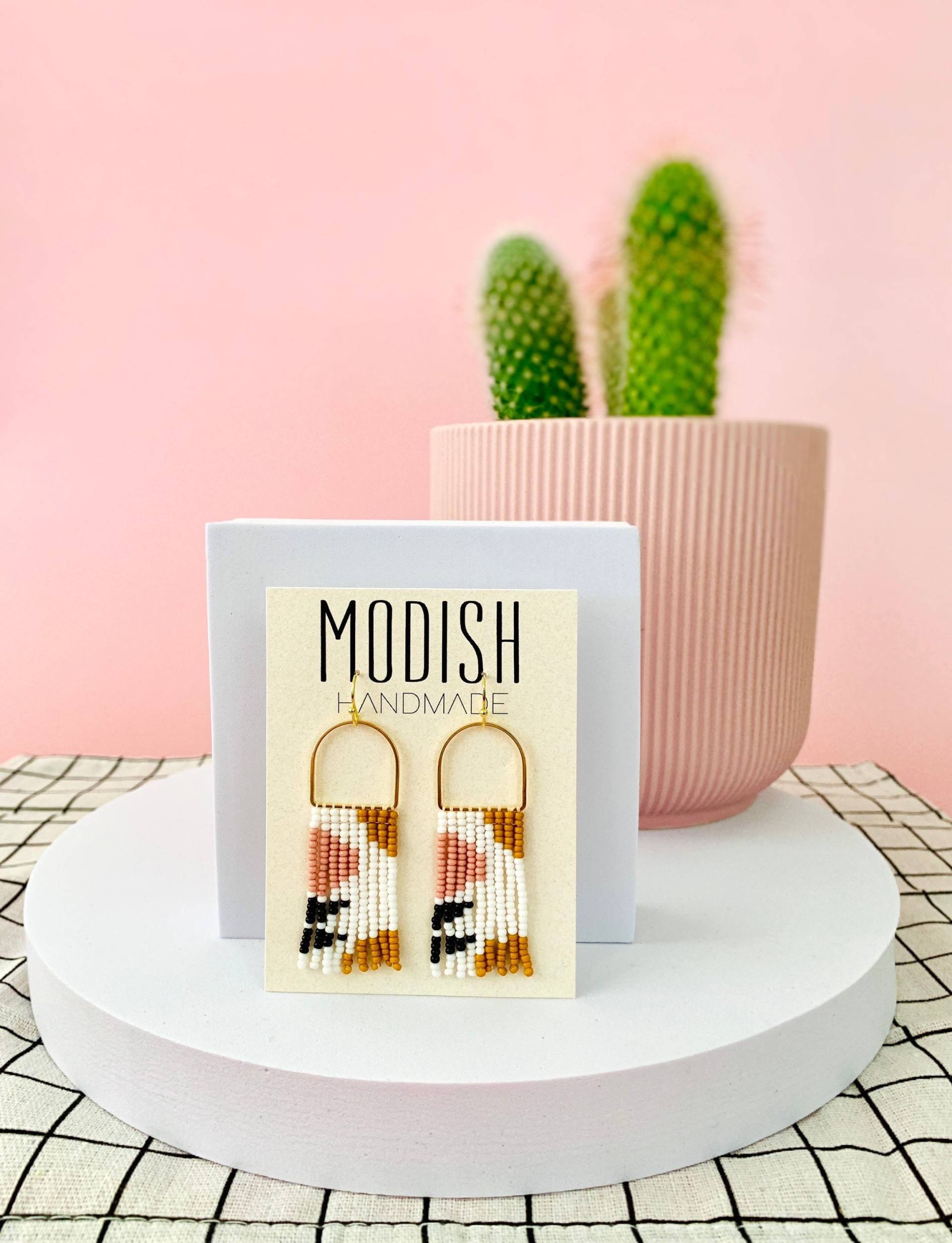 Handgemachte Rocailles Perlen Ohrringe Von Modish/Ungegenständliche Formen Fun Handgemachte Rocailles Perlen Ohrringe Von Modish/Ungegenständliche Formen Fun von ModishJS
