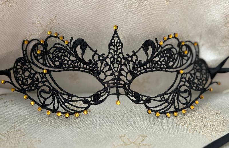 Schwarze Spitze Maskerade Maske Gold Diamante Satinband, Party Ball Schwarze Spitze Maskerade Maske Gold Diamante Satinband, Party Ball von ModisteMasquerade