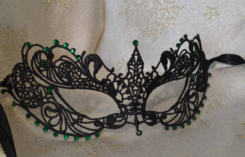 Schwarze Spitzen Maskerade Maske Smaragdgrün Diamante, Halloween, Neujahr 2025 Schwarze Spitzen Maskerade Maske Smaragdgrün Diamante, Halloween, Neujahr 2025 von ModisteMasquerade
