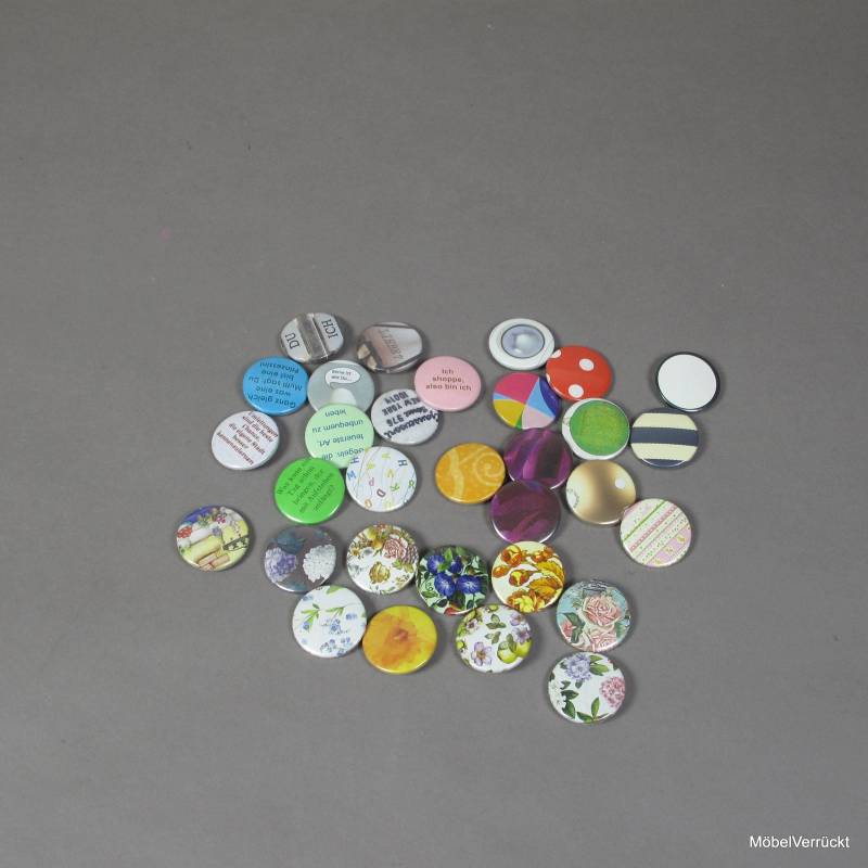 Button Adventskalender 24 Buttons Mit Sprüchen, Mustern, Blumen Handgefertigte Für Anstecker Lustige Pins von MoebelVerruecktShop