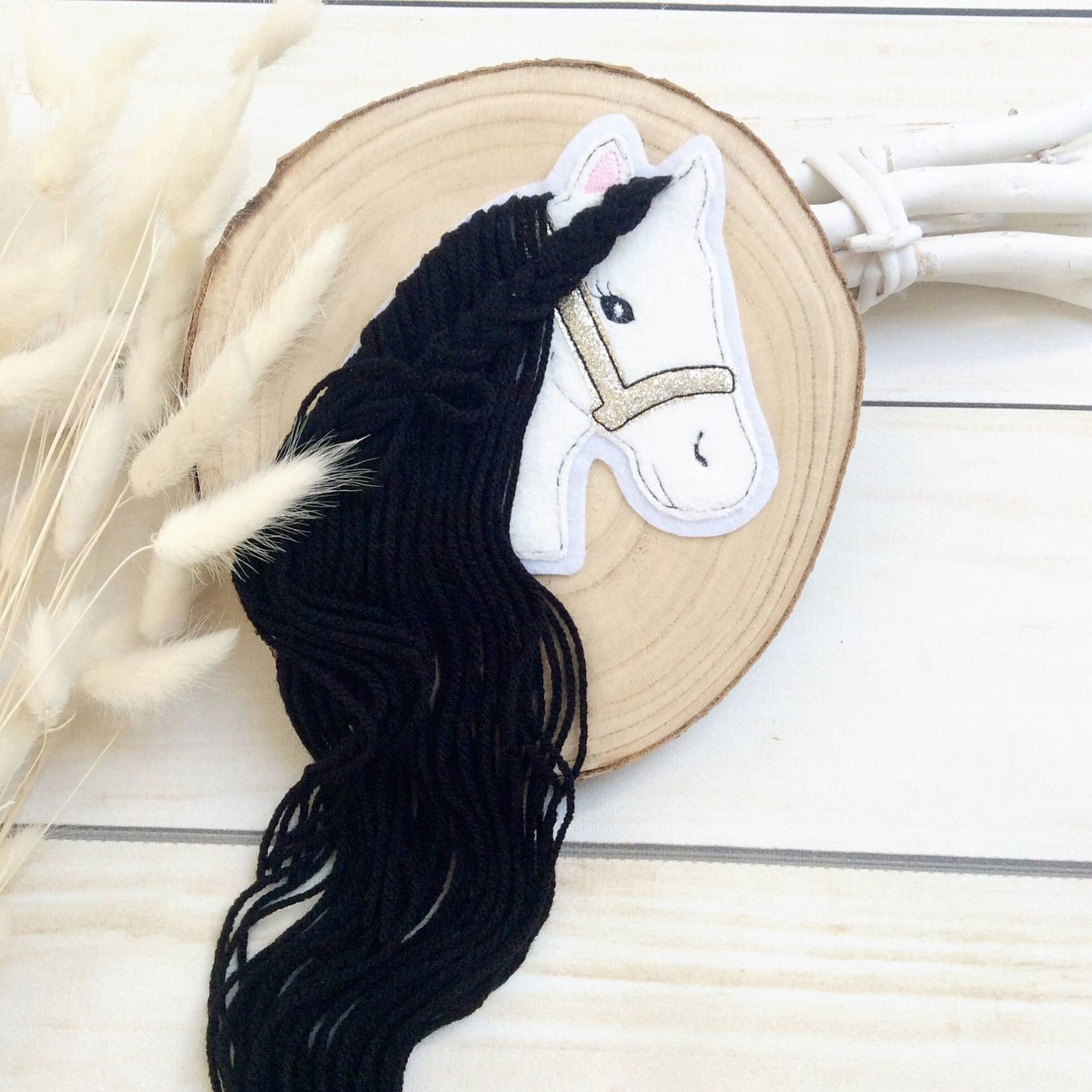 Applikation Pferdekopf Aufnäher Button Für Schultüte Flicken Patch Motiv Auf Filz Pferd Mit Mähne Pony Glitzer Halfter Gold Applikation Pferdekopf Aufnäher Button Für Schultüte Flicken Patch Motiv Auf Filz Pferd Mit Mähne Pony Glitzer Halfter Gold von MohnblumesWelt