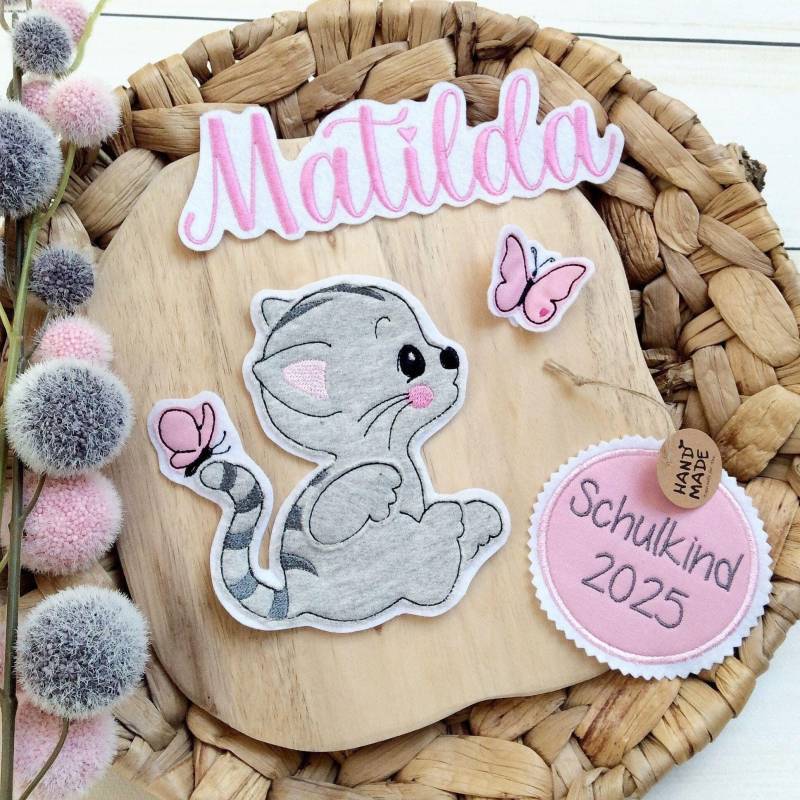 Set Applikation Katze Mit 3D Schmetterling Anhänger "Schulkind 2026" Und Name Für Schultüte von MohnblumesWelt