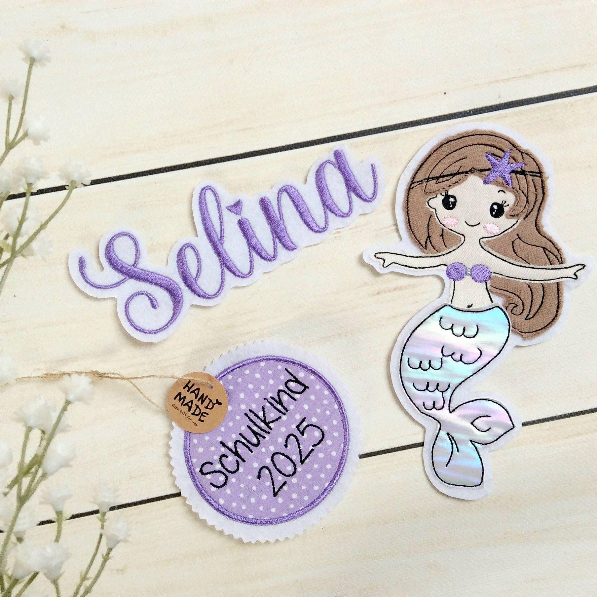 Set Applikation Nixe Meerjungfrau Glitzer Mit Anhänger "Schulkind 2026" Für Schultüte Inkl. Name Set Applikation Nixe Meerjungfrau Glitzer Mit Anhänger "Schulkind 2026" Für Schultüte Inkl. Name von MohnblumesWelt