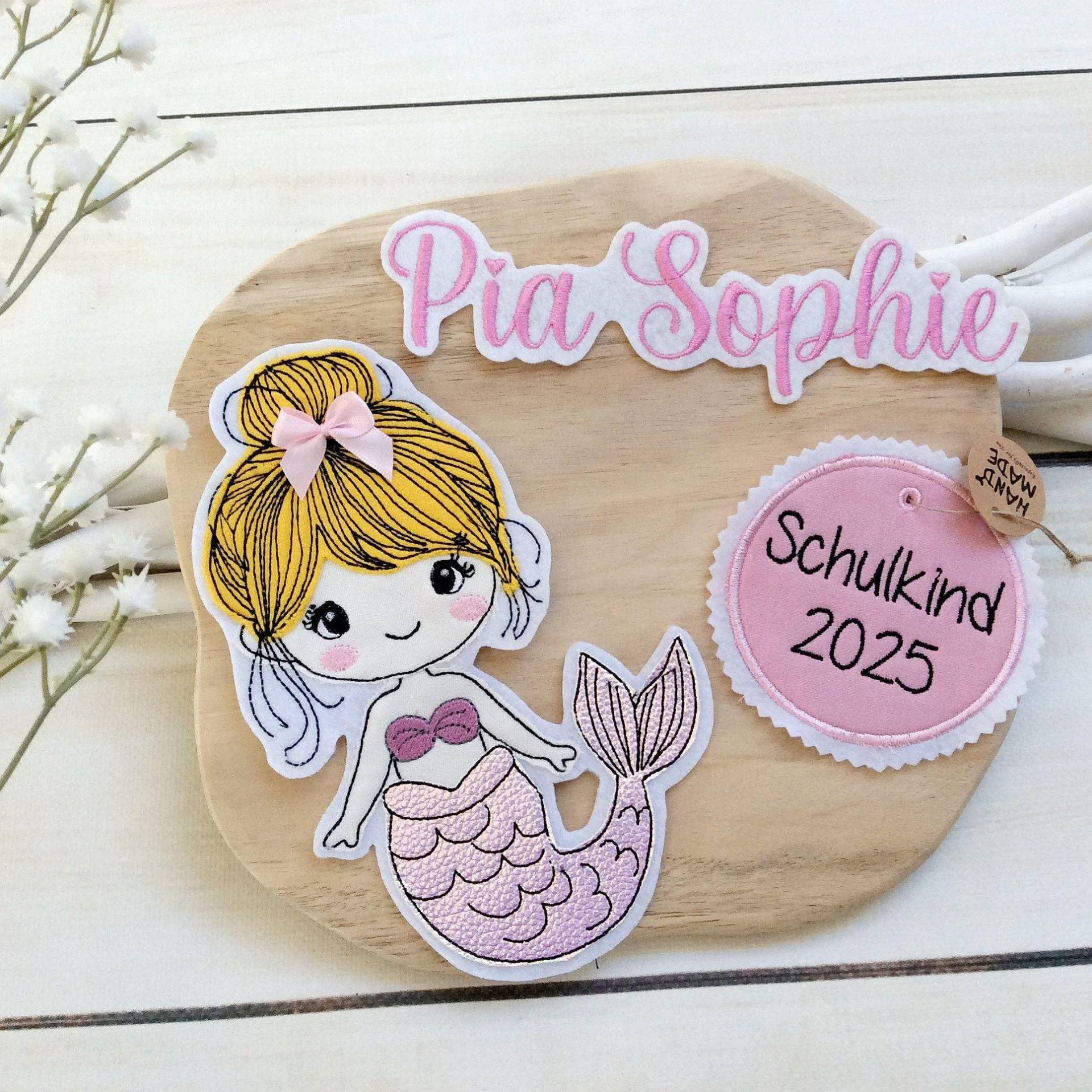 Set Applikation Nixe Meerjungfrau Glitzer Mit Anhänger "Schulkind 2026" Für Schultüte Inkl. Name Set Applikation Nixe Meerjungfrau Glitzer Mit Anhänger "Schulkind 2026" Für Schultüte Inkl. Name von MohnblumesWelt