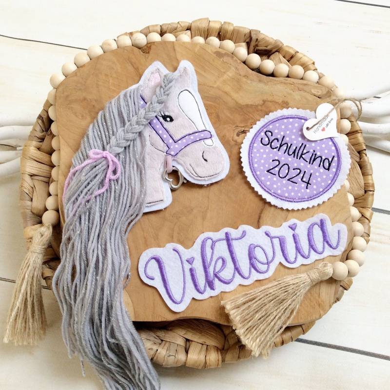 Set Applikation Pferdekopf Aufnäher Button Für Schultüte Und Wunschname Mit Anhänger "Schulkind 2025" Auf Filz Pferd Mähne Herzanhänger von MohnblumesWelt