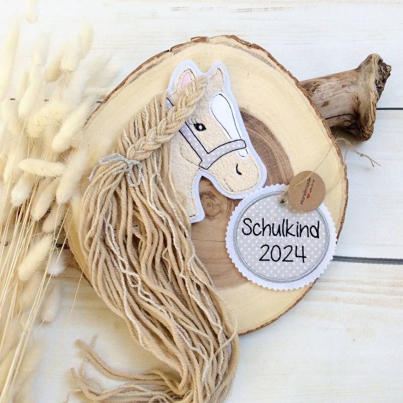 Set Pferd Applikation Mit Anhänger "Schulkind" M Aufnäher Button Für Schultüte Und Diy Flicken Patch Auf Filz Pferdekopf Mähne Set Pferd Applikation Mit Anhänger "Schulkind" M Aufnäher Button Für Schultüte Und Diy Flicken Patch Auf Filz Pferdekopf Mähne von MohnblumesWelt