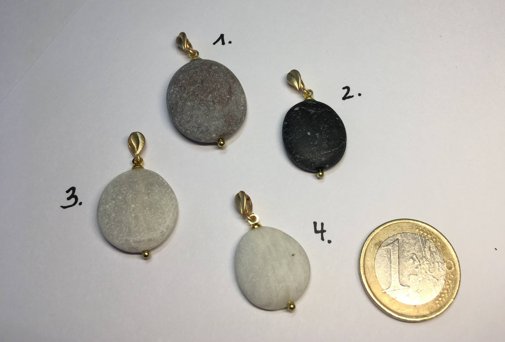 Kieselsteinanhänger, Steinanhänger, Kieselschmuck, Steinschmuck Kieselsteinanhänger, Steinanhänger, Kieselschmuck, Steinschmuck von Mohrmore