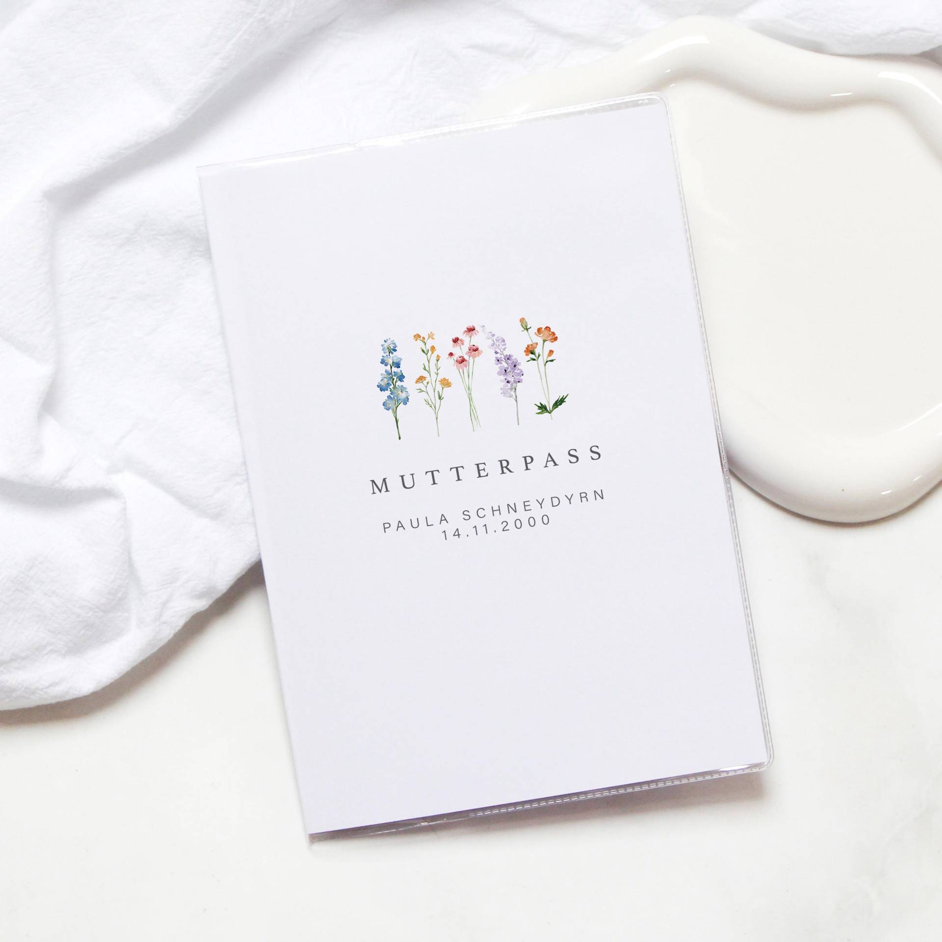 Mutterpass Hülle Paula Personalisiert - Florales Muster Schlichtes Design Geschenk Zur Schwangerschaft Für Schwangere von MoinMagda