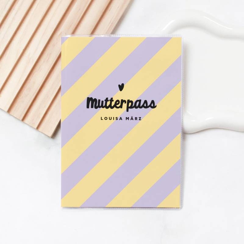 Mutterpasshülle Personalisiert Louisa - Bunte Hülle Mit Lila-Gelben Streifen, Geschenk Für Werdende Mama, Moderne Schutz Mutterpass von MoinMagda