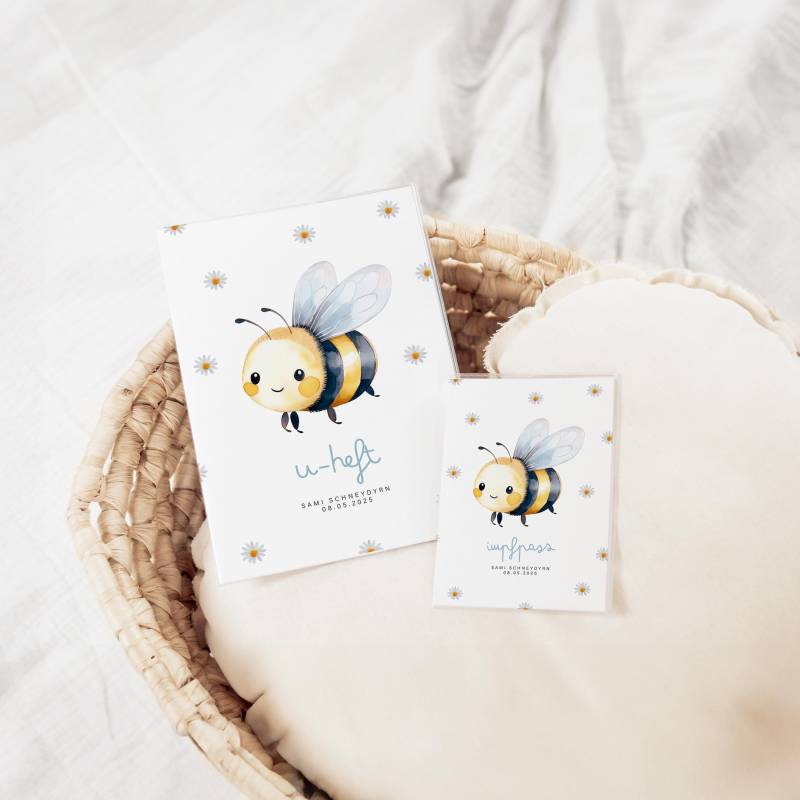 U-Heft & Impfpass Hülle Personalisiert Sami, Geschenk Zur Geburt Für Neugeborene Und Babys - Mit Biene Margeriten, Süßes Taufgeschenk von MoinMagda