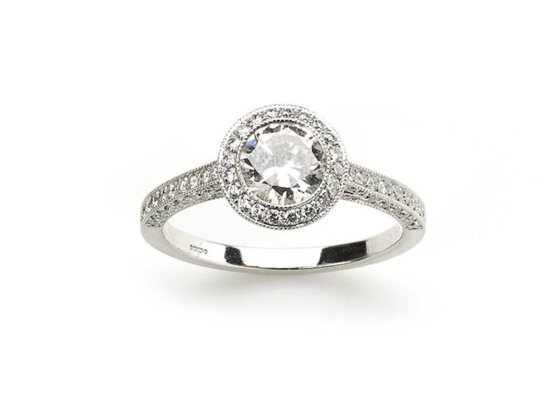 Moderner Diamant Und Platin Halo Ring, 0, 85 Karat von MoiraFineJewellery