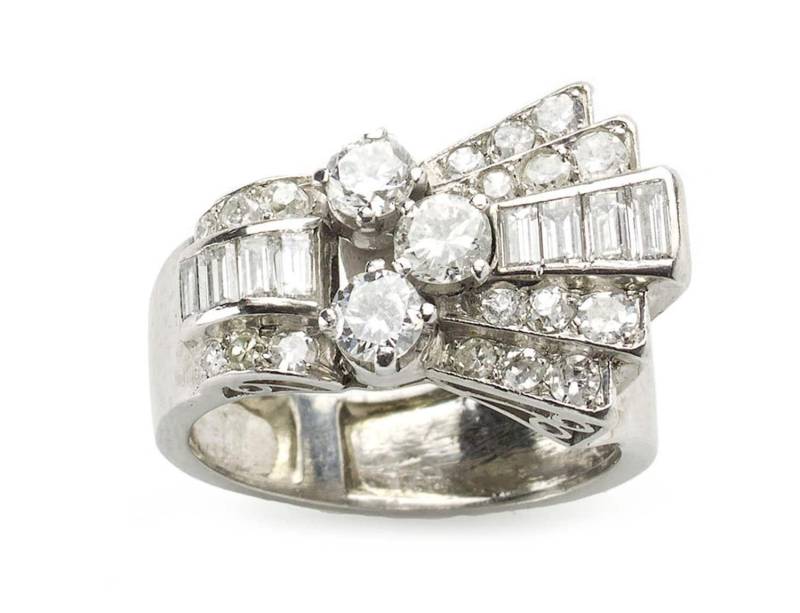Späte Art Deco Diamant Und Platin Ring, 1.60Ct, Circa 1940 von MoiraFineJewellery