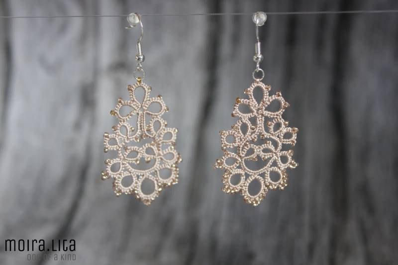 Marie Tatting Lace Ohrringe Creme von MoiraLita