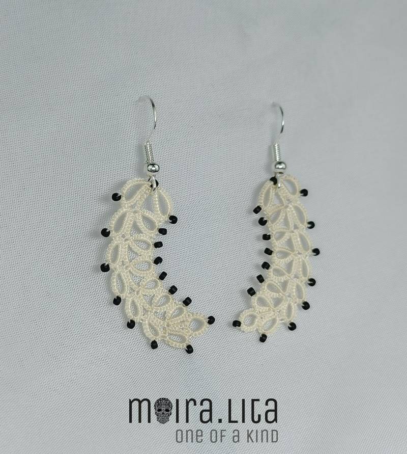 Tatting Ohrringe Beige Schwarz Spitze Tatting Ohrringe Beige Schwarz Spitze von MoiraLita