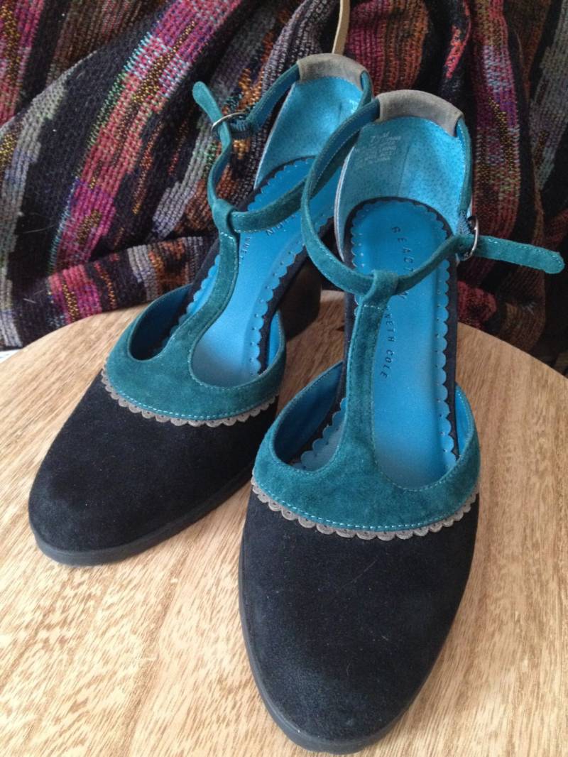 Wunderschöne Kenneth Cole Leather Wedge Teal Schwarz Grau Strappies Gr. 7 1/2 Med Wunderschöne Kenneth Cole Leather Wedge Teal Schwarz Grau Strappies Gr. 7 1/2 Med von MoiraVintage
