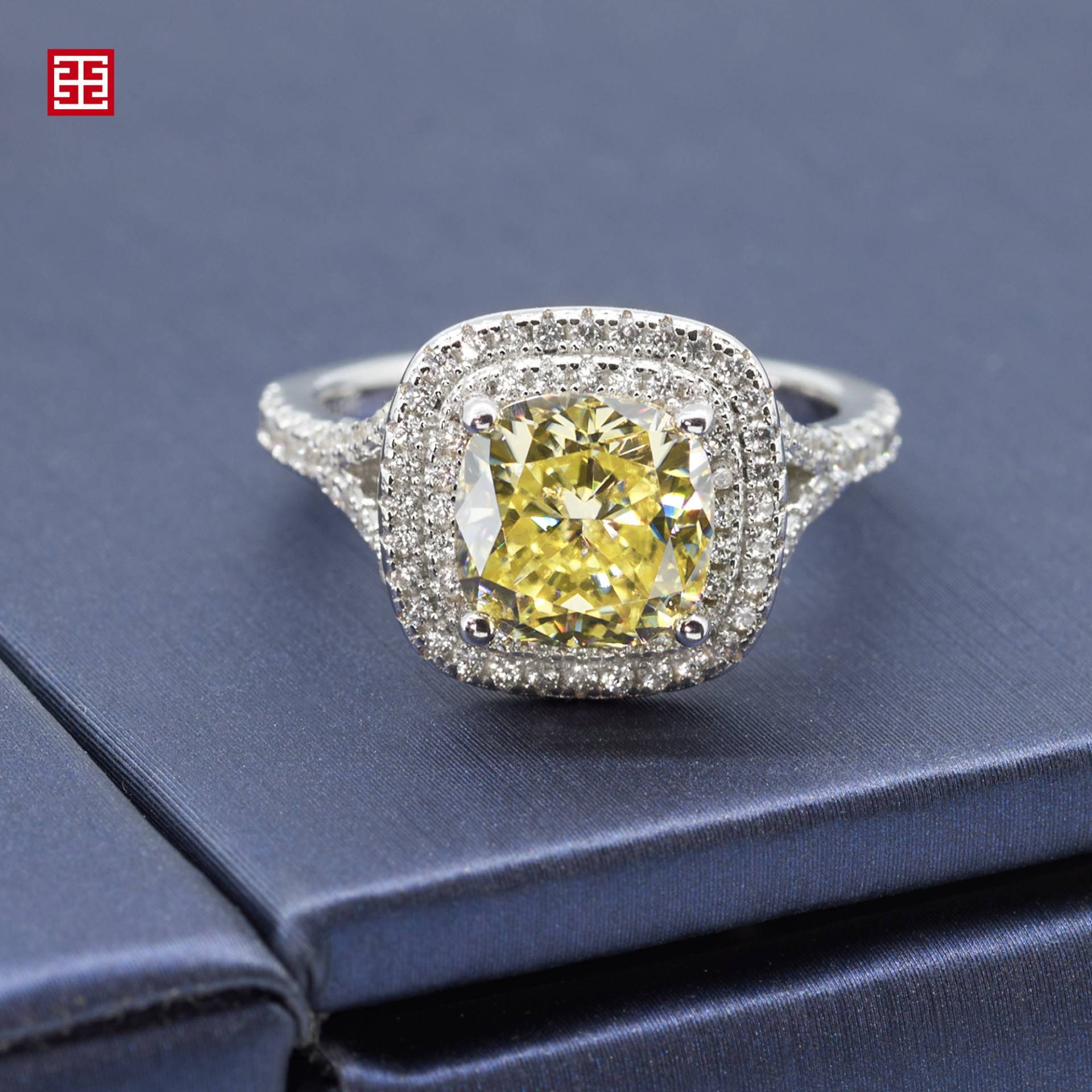 2.5Ct Vivid Yellow Unbeschichtete Farbe 8, 5 Mm Kissenschliff Ring Moissanite 9K/14K 18K Weißgold, Moissanit Ring, Verlobungsring, Frauen Geschenk von MoissaniteShop