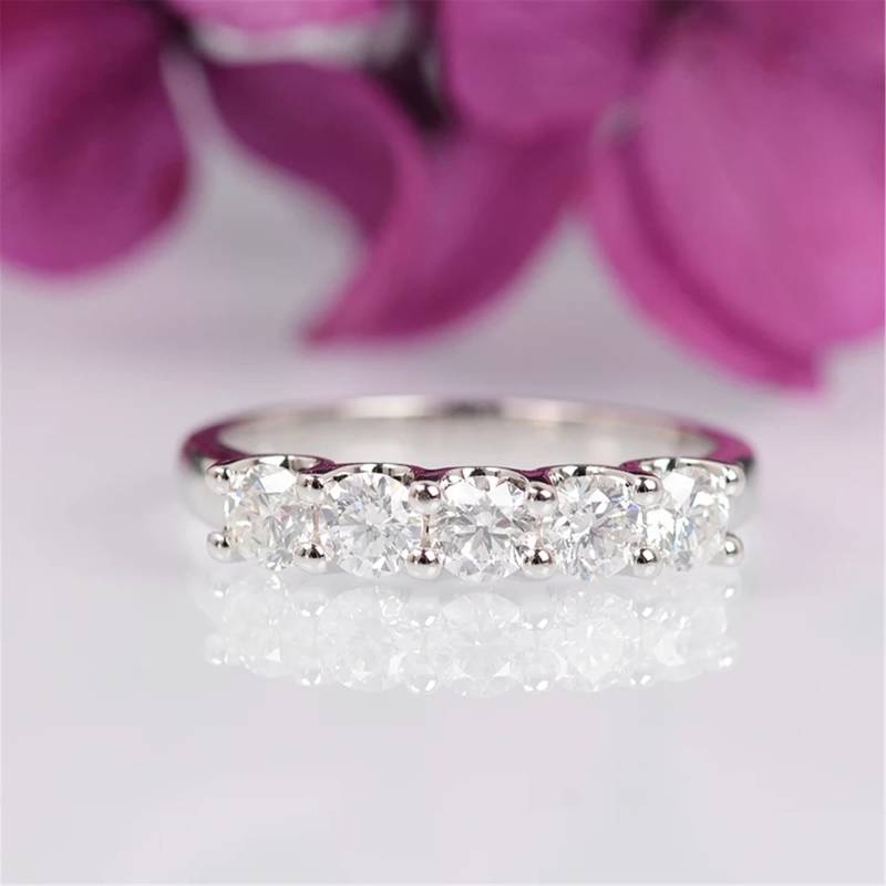 9K/14K 18K Weißgold-Ehering, Weiß-D-Farbe Moissanite-Verlobungsring, Rundschnitt 4 4mm 5 Stück, Diamant-Milgrain Band, Versprechensring von MoissaniteShop