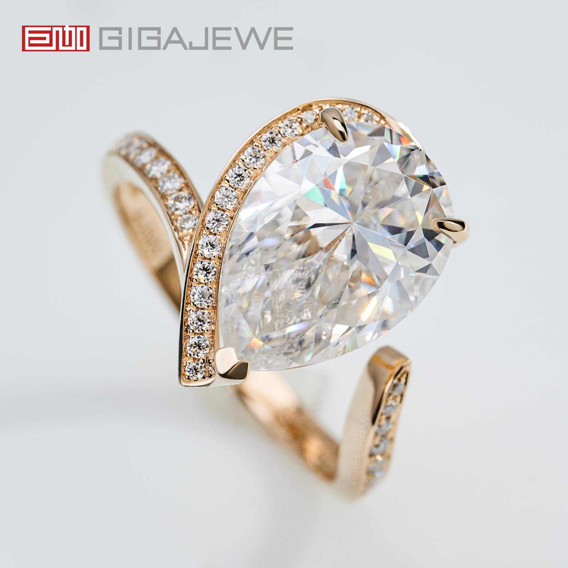 Gigajewe 5Ct Moissanite Trauring - 18K Weißgold von MoissaniteShop