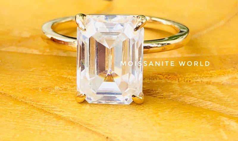2 Karat 9x7 Mm Smaragd Weiß Moissanite Verlobungsring Minimalist Ehering 10K, 14K 18K in Metall von MoissaniteWorld