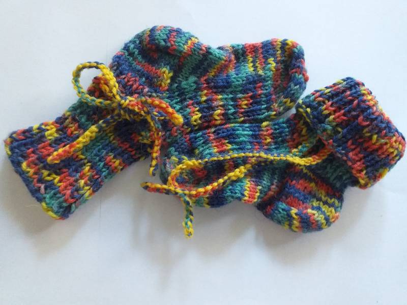 Babysöckchen Handgestrickt Für Gr. Ca. 15-17 Babysöckchen Handgestrickt Für Gr. Ca. 15-17 von Mokaibohandarbeiten