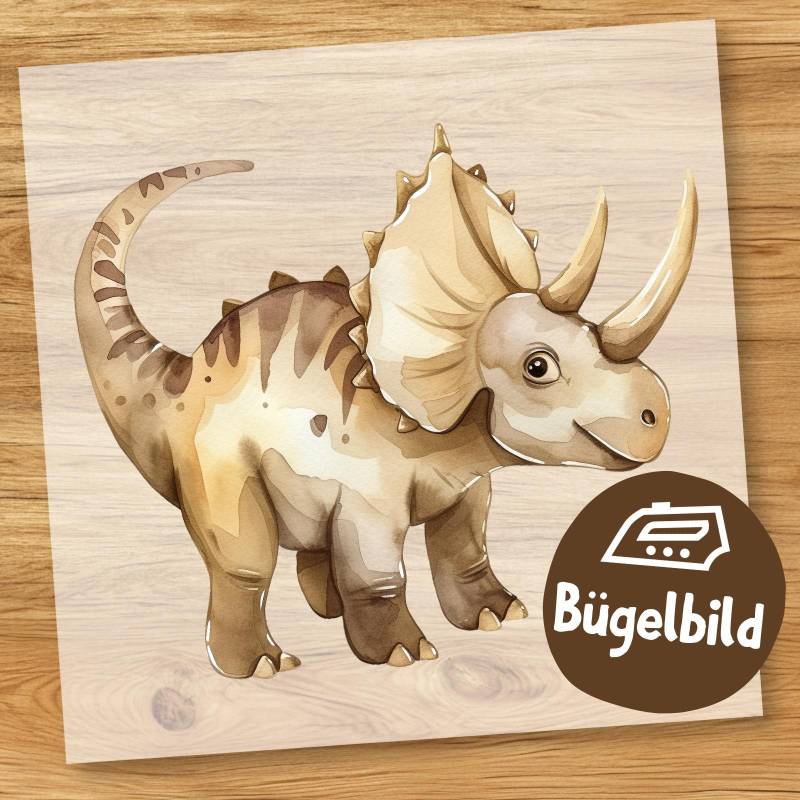Süßer Triceratops Dinosaurier Bügelbild, Wasserfarbe Baby-Dino Fröhlich Aquarell Zum Aufbügeln, Dschungel Kinder Shirt, Schultüte Bügelmotiv Süßer Triceratops Dinosaurier Bügelbild, Wasserfarbe Baby-Dino Fröhlich Aquarell Zum Aufbügeln, Dschungel Kinder Shirt, Schultüte Bügelmotiv von MokoDesignDE