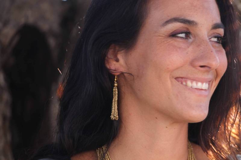 Boho Ohrringe Quaste - Gold Elegante Perlenohrringe Messingohrringe Modern von MokshaJewelryIbiza