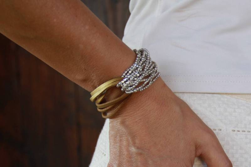 Leder Silber Boho Armband - Beige Wickelarmband Lässiges Perlen Schmuck Ideen von MokshaJewelryIbiza