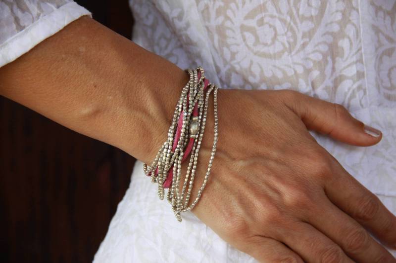 Rosa Stacking Armband - Leder Silber Boho Stapelbare Bead Helles Sommer Schmuck Ideen von MokshaJewelryIbiza