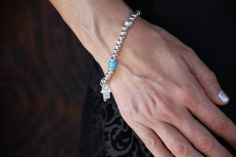 Perlenarmband Silber Hamsa Anhänger, Türkis Akzent - Boho Style von MokshaJewelryIbiza