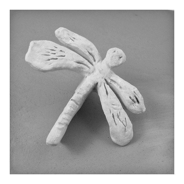 Handgeschnitzte Bisque-Stempel, Große Libelle, Zum Stanzen Auf Steinzeug Ton, Fimo, Metall Handwerk Und Fondart Lebensmittel | 67 Handgeschnitzte Bisque-Stempel, Große Libelle, Zum Stanzen Auf Steinzeug Ton, Fimo, Metall Handwerk Und Fondart Lebensmittel | 67 von MoldingU