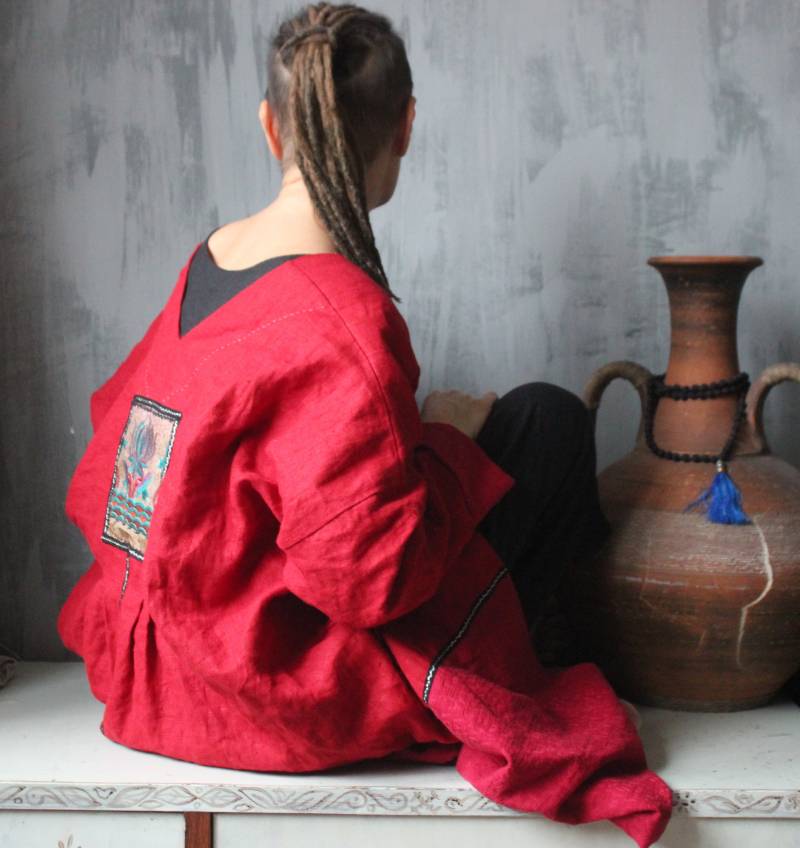 Boho Mantel Aus Leinen. Luxuriöses Rot. Leinen-strickjacke von Moliqlinen