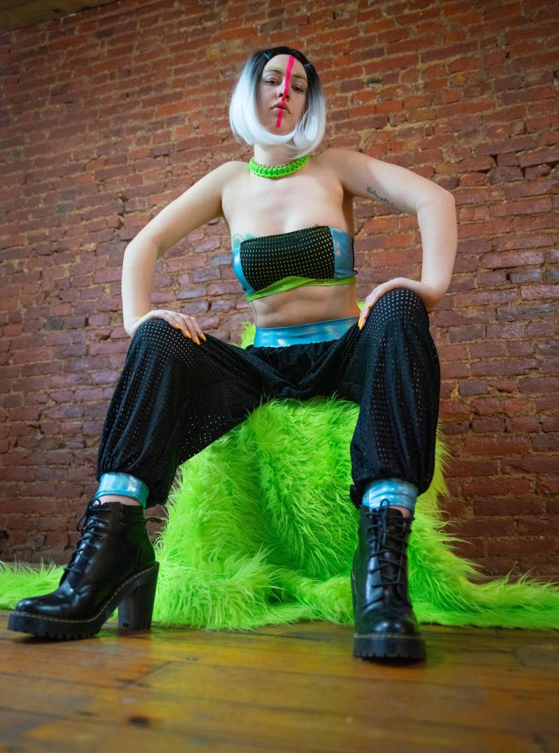 Schwarzem Netz Und Blauen Holo Segelflugzeug Pocket Hose von MolliPopGlow