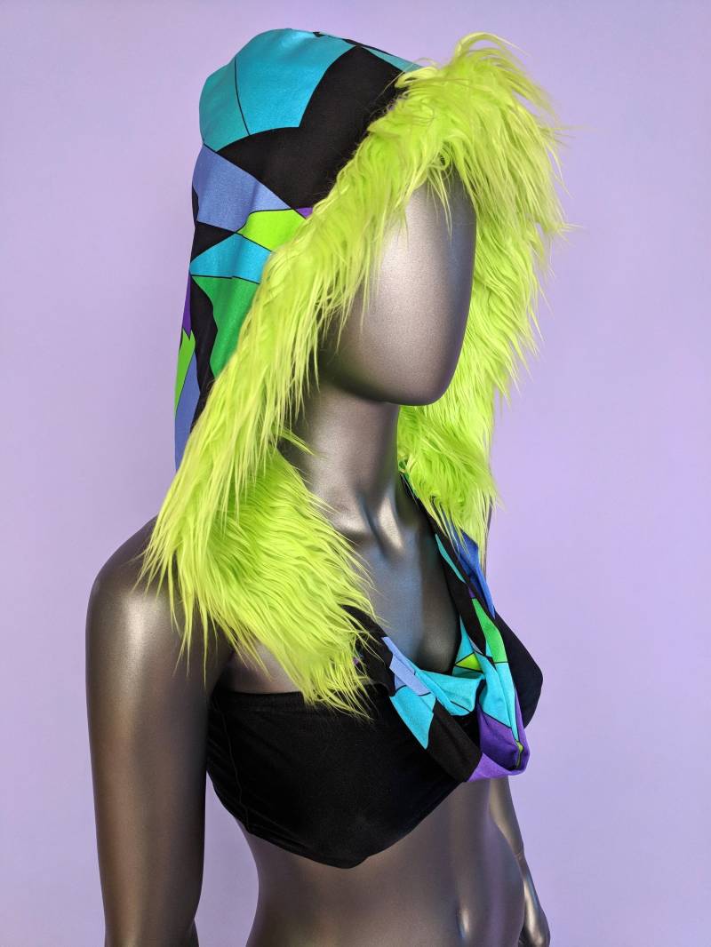 Wickeln Blau Geo Und Grünem Fell Kapuze von MolliPopGlow