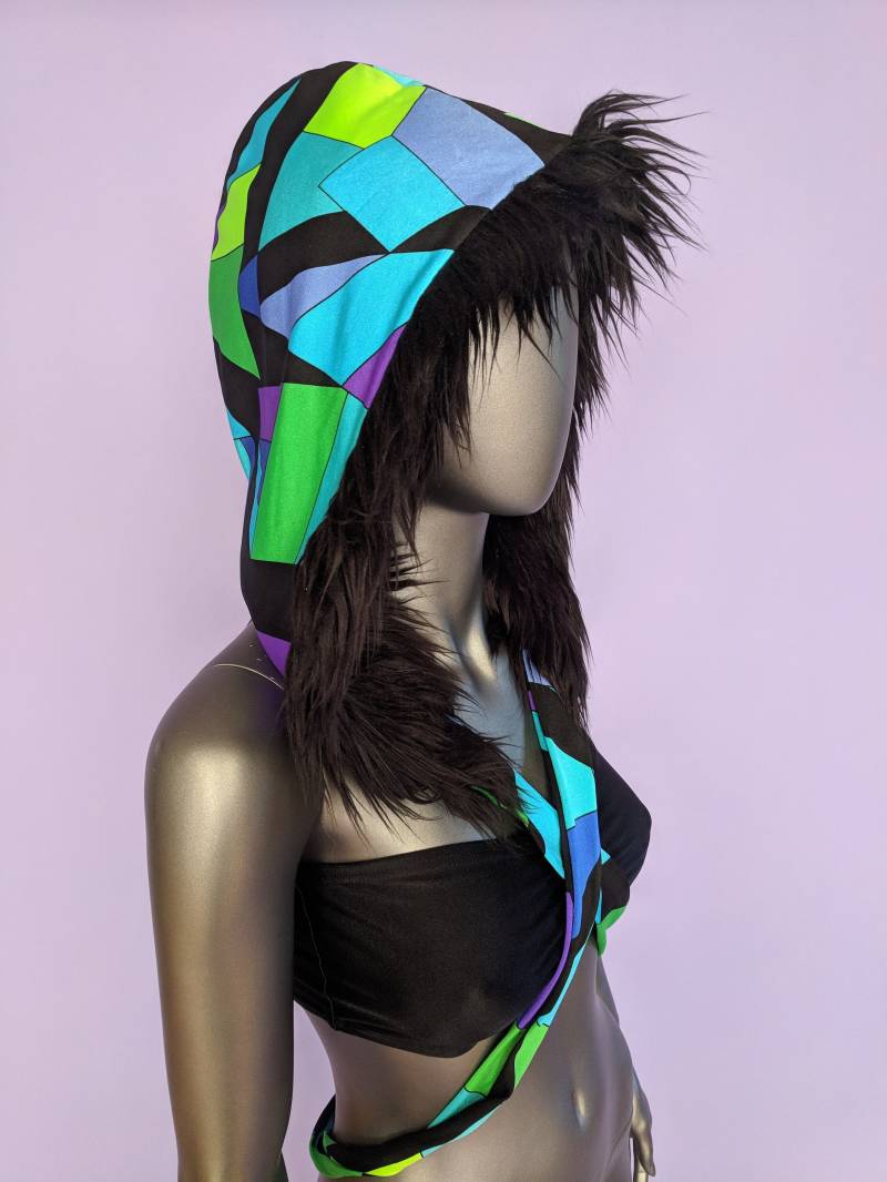 Wickeln Blau Geo Und Schwarzem Fell Kapuze von MolliPopGlow