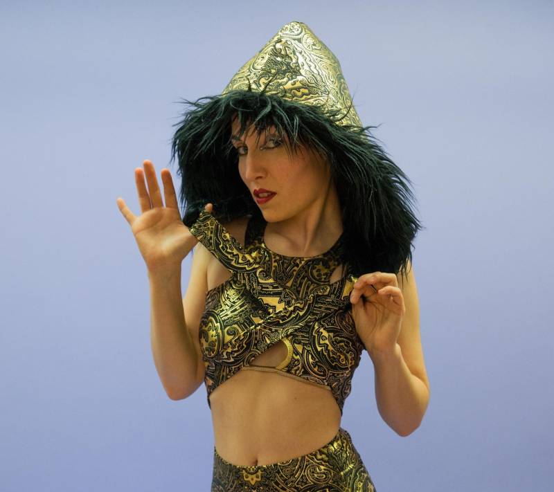 Wickeln Gold Paisley Und Schwarzem Fell Kapuze von MolliPopGlow