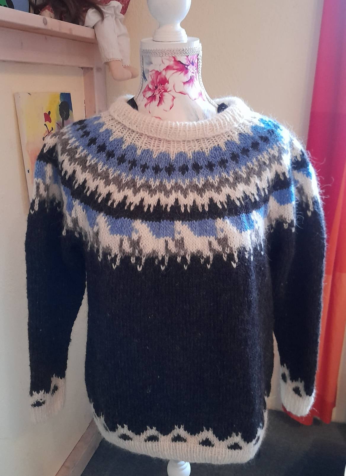 2711 Einzigartiger Handgestrickter Island-/Norwegerpullover Kuschelige Eleganz Für Kalte Tage von Mollistrick