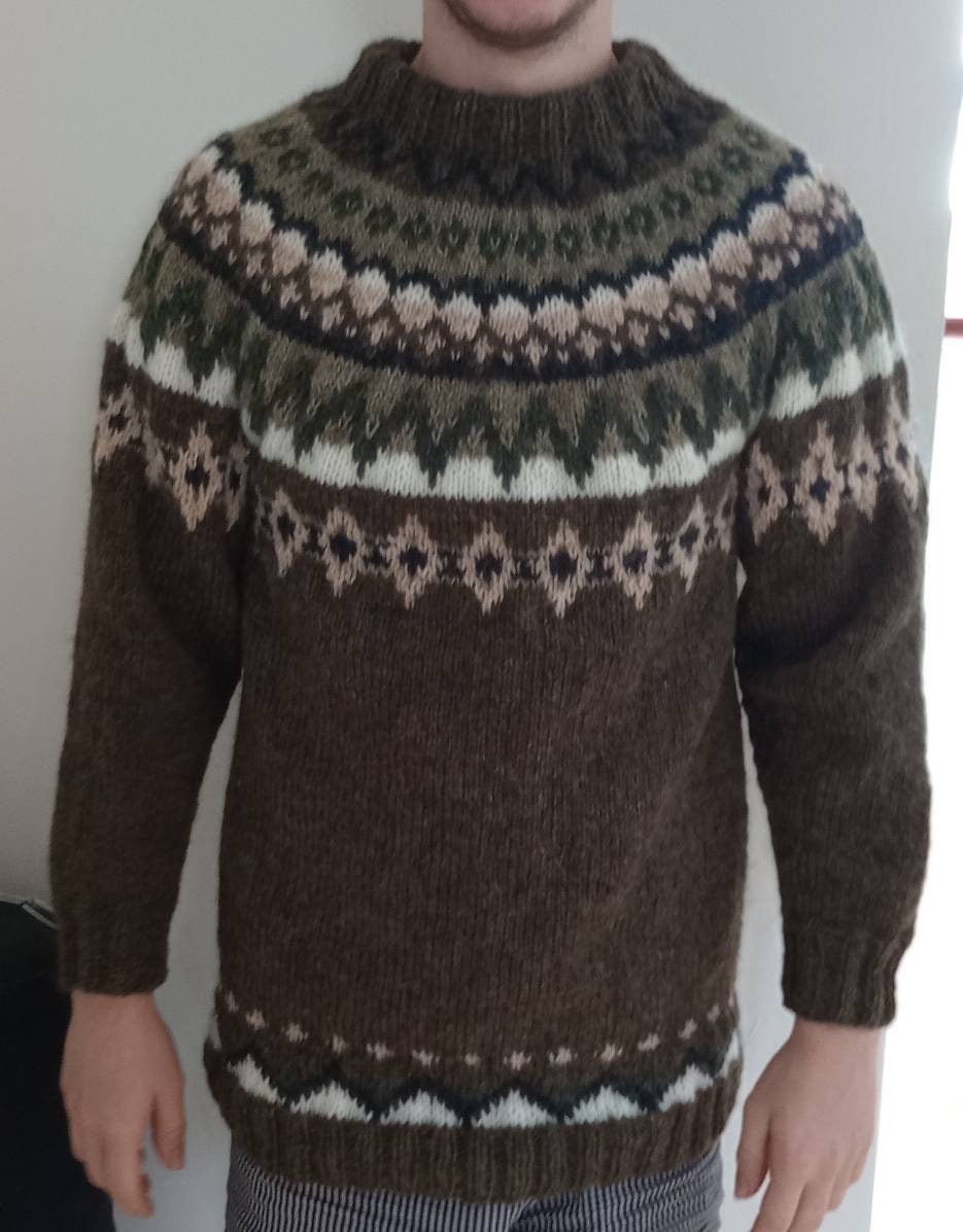 2716 Einzigartiger Handgestrickter Island-/Norwegerpullover Kuschelige Eleganz Für Kalte Tage von Mollistrick