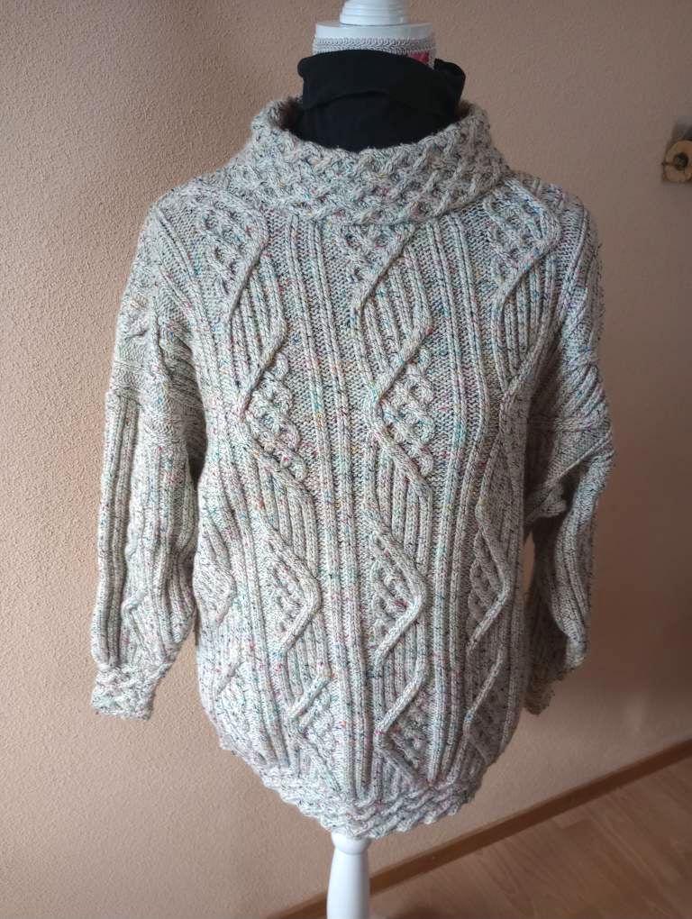 2718 Unikat Schöner Pullover in Zopfmuster. Sehr Aufwendig von Mollistrick