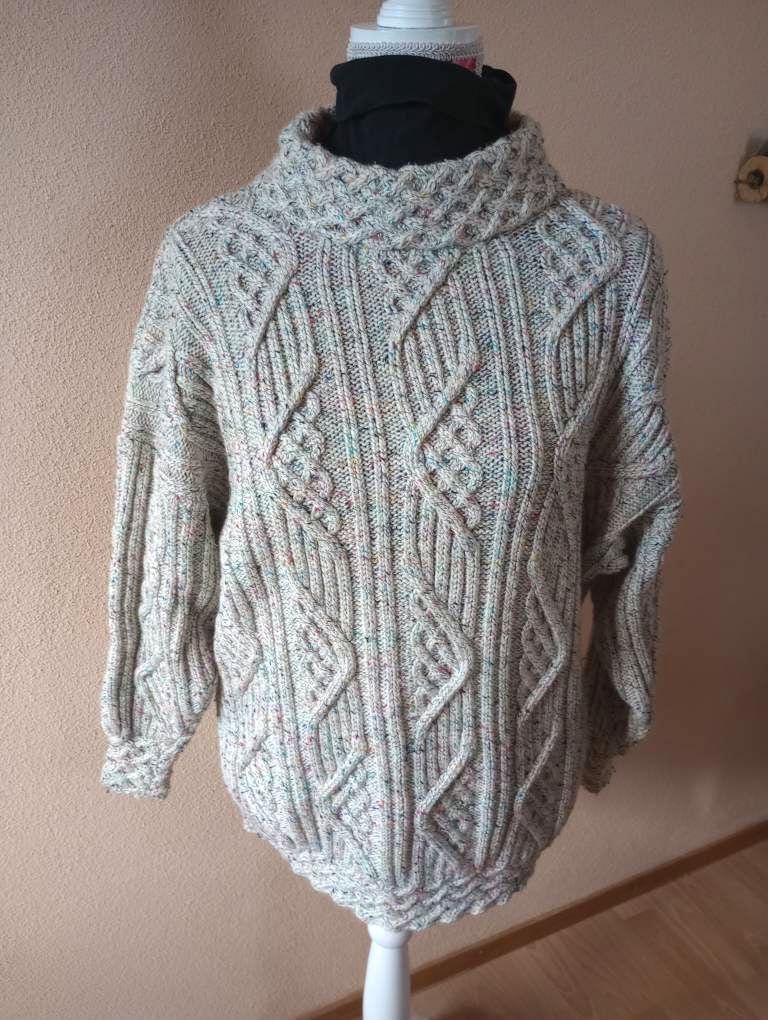 2718 Unikat Schöner Pullover in Zopfmuster. Sehr Aufwendig von Mollistrick