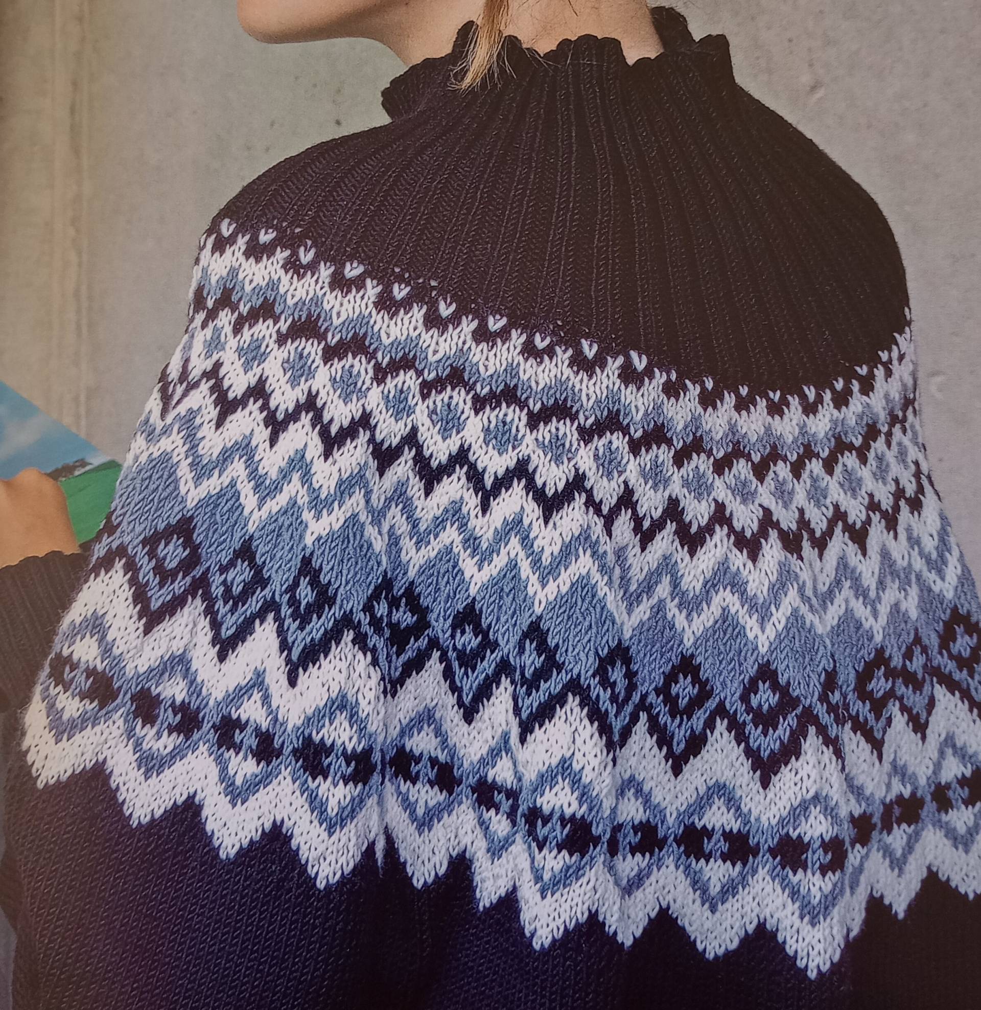 2736 Einzigartiger Handgestrickter Pullover. Winter Moods von Mollistrick