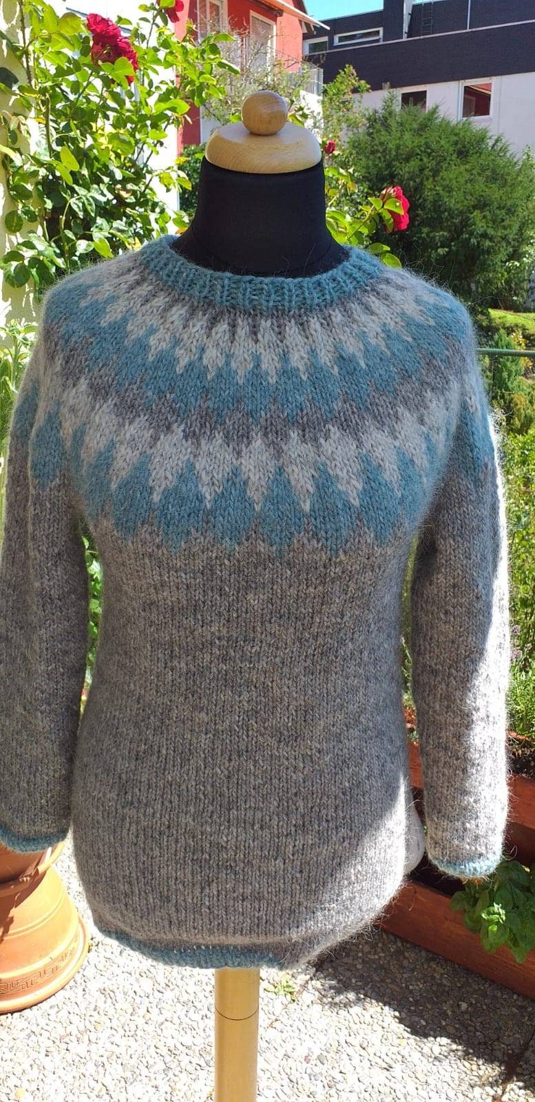 6612 Einzigartiger Handgestrickter Island-/Norwegerpullover Kuschelige Eleganz Für Kalte Tage von Mollistrick