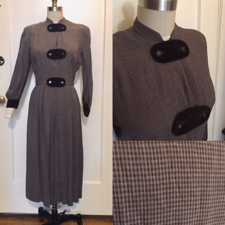 1940 Braun Scheck Gabardine Samt Herbsttag Kleid Lange Ärmel Wackeln 1940 Braun Scheck Gabardine Samt Herbsttag Kleid Lange Ärmel Wackeln von MolluGoLightly