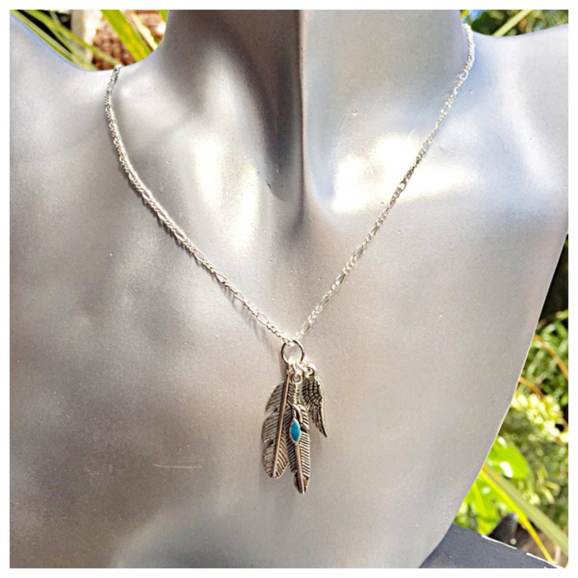 Feder Halskette Mit 925 Silber Figaro Kette. Geschenktüte Verpackt Feder Halskette Mit 925 Silber Figaro Kette. Geschenktüte Verpackt von MollyMcgheeBoutique