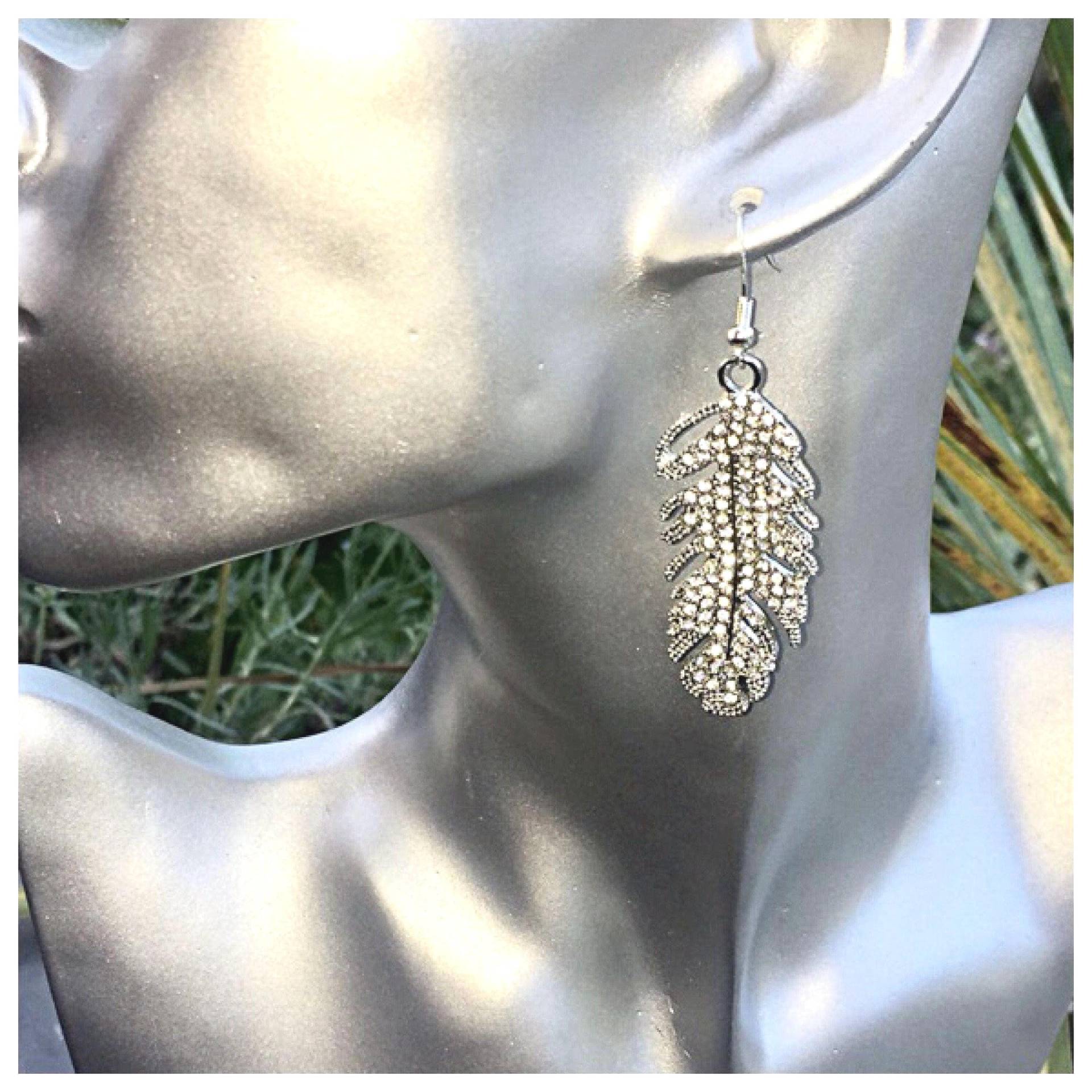Schöne Glitter/Diamanté Feder Ohrringe Mit 925 Silber Haken. Geschenktüte Verpackt Schöne Glitter/Diamanté Feder Ohrringe Mit 925 Silber Haken. Geschenktüte Verpackt von MollyMcgheeBoutique