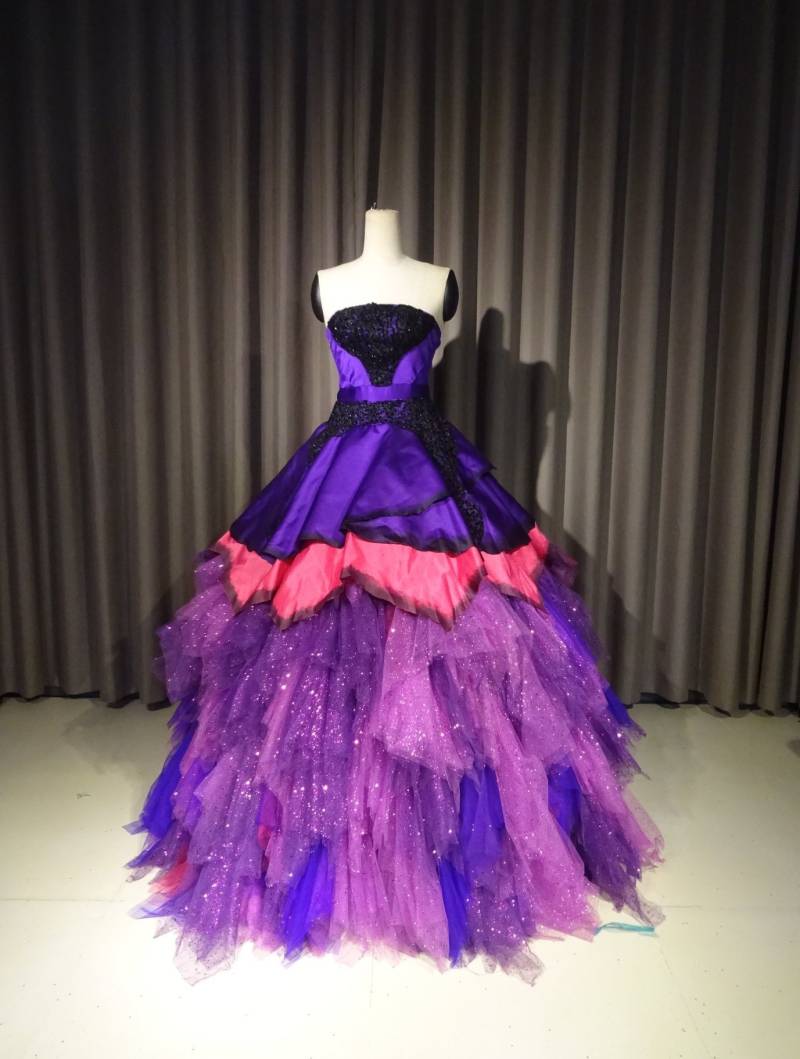 Mal Ballgown - Descendants 2 Kleid Cosplay Film Charakter Mal Ballgown - Descendants 2 Kleid Cosplay Film Charakter von MollyNguyenDesign