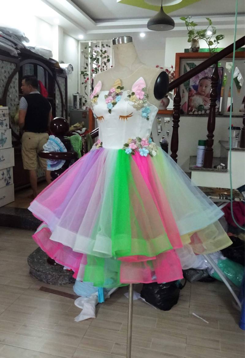 Wunderschönes Kurzes Einhorn Kleid - Unicorn Abendkleider Cosplay Wunderschönes Kurzes Einhorn Kleid - Unicorn Abendkleider Cosplay von MollyNguyenDesign