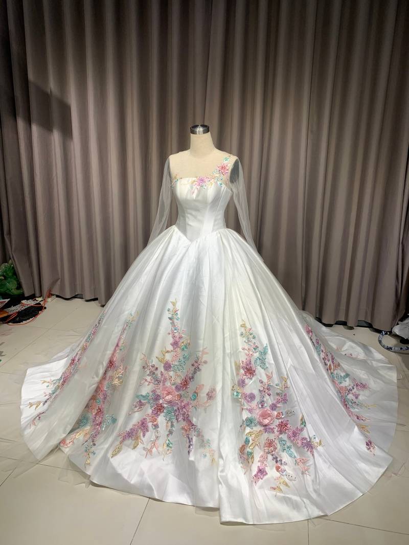 Aschenputtel Brautkleid - Live Action Aschenputtel Brautkleid - Live Action von MollyNguyenDesign2